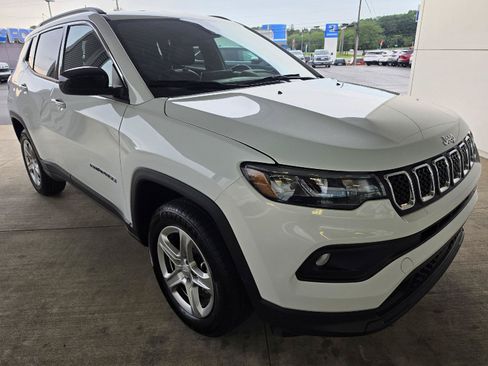 Used 2024 Jeep Compass Latitude AWD/4WD image 7