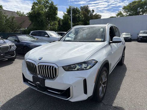 Used 2024 BMW X5 xDrive40i w/ Premium Package AWD/4WD image 4