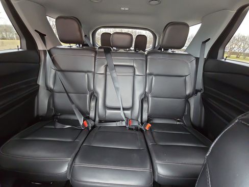 Used 2022 Ford Explorer XLT w/ Equipment Group 202A image 21