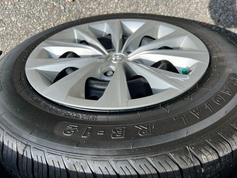 Used 2017 Toyota Camry LE image 27