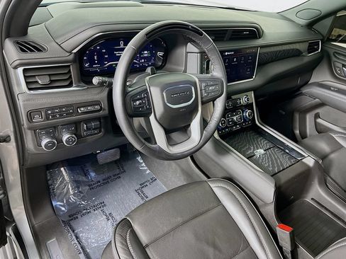 Used 2024 GMC Yukon Denali w/ Advanced Technology Package AWD/4WD image 9