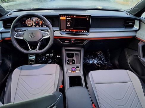 New 2026 Volkswagen Tiguan SE R-Line image 6