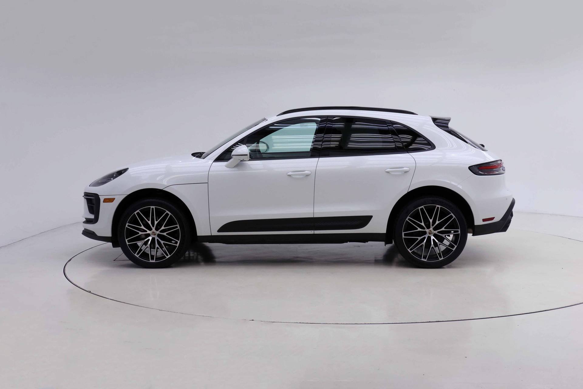Used 2026 Porsche Macan AWD/4WD image 2