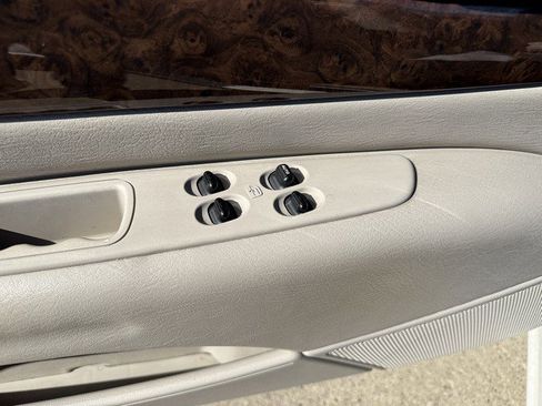 Used 2006 Chrysler Sebring Limited image 12