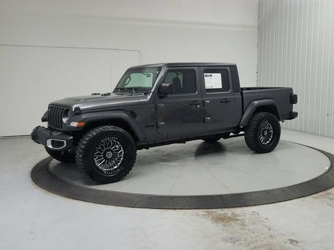 Used 2023 Jeep Gladiator Sport AWD/4WD image 4