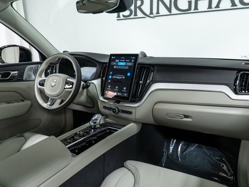 New 2026 Volvo XC60 T8 Ultra image 14