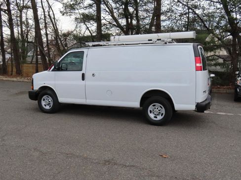 Used 2013 Chevrolet Express 2500 image 3