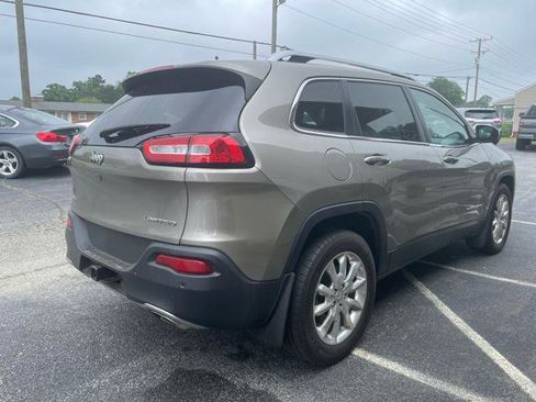 Used 2016 Jeep Cherokee Limited w/ Trailer Tow Group AWD/4WD image 6