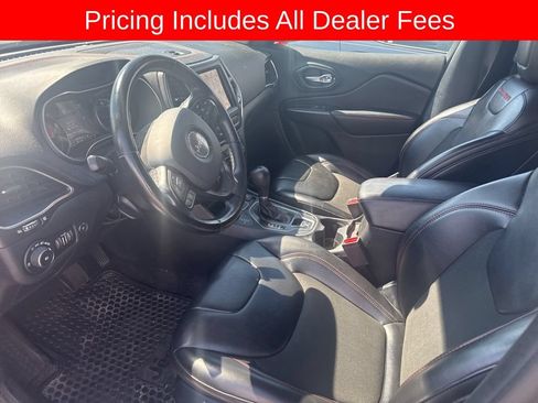 Used 2020 Jeep Cherokee Trailhawk w/ Comfort/Convenience Group AWD/4WD image 9