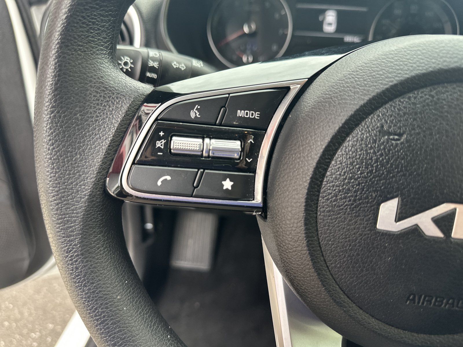 Used 2024 Kia Forte LXS w/ LXS Technology Package FWD image 13