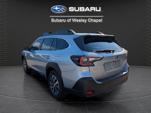 Used 2025 Subaru Outback Limited AWD/4WD image 7