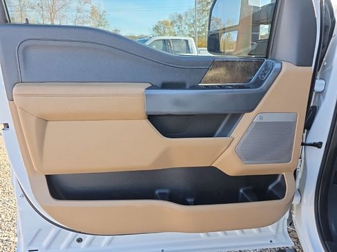 Used 2023 Ford F250 Lariat w/ Chrome Package image 13