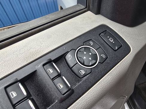 Used 2017 Ford F250 XLT w/ XLT Premium Package AWD/4WD image 15