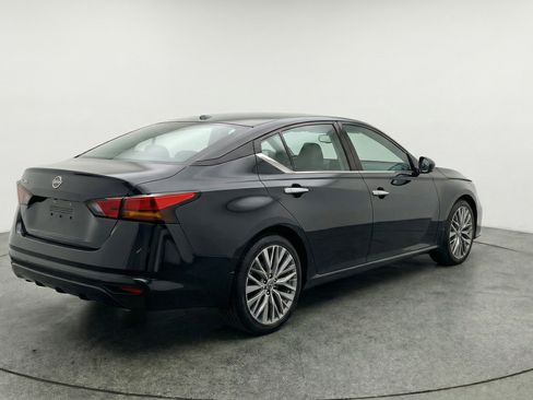 Used 2025 Nissan Altima 2.5 SV image 9