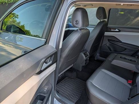 Used 2023 Volkswagen Taos SE w/ Panoramic Sunroof Package FWD image 23