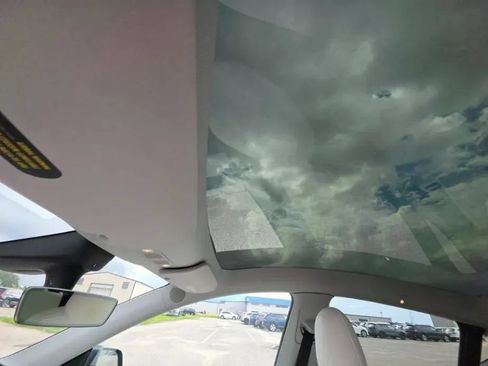 Used 2022 Tesla Model Y Performance AWD/4WD image 12