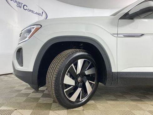 Used 2024 Volkswagen Atlas Cross Sport SE image 30