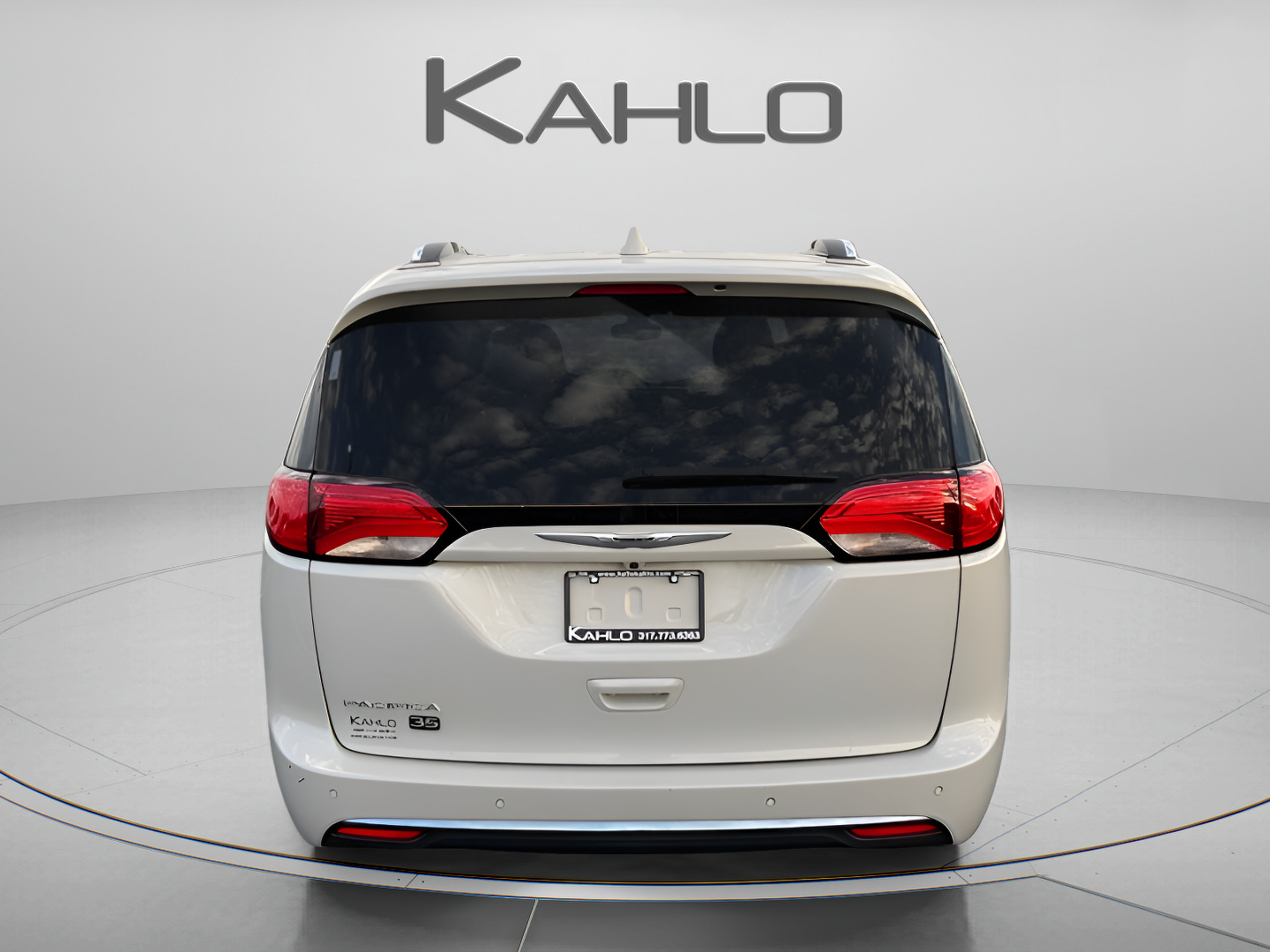Used 2019 Chrysler Pacifica Touring-L FWD image 3