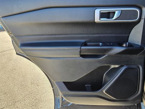 Used 2020 Ford Explorer XLT w/ Equipment Group 202A image 30