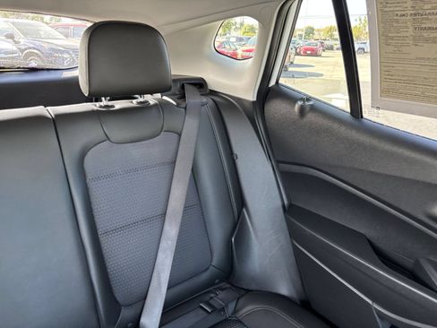 Used 2025 Chevrolet Trax LT w/ LT Convenience Package FWD image 38