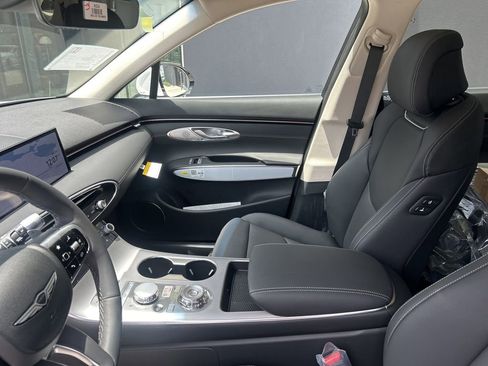 New 2026 Genesis GV70 2.5T Select image 17