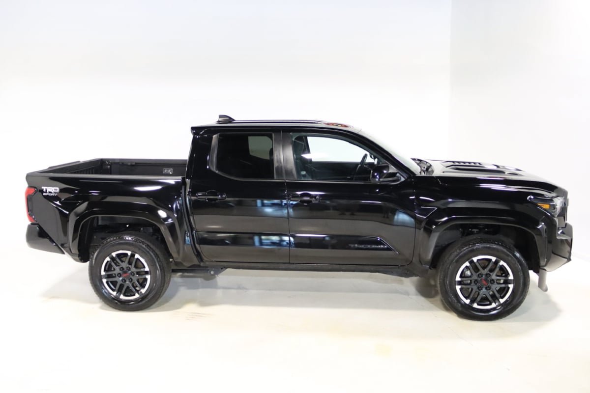Used 2024 Toyota Tacoma TRD Sport AWD/4WD image 5