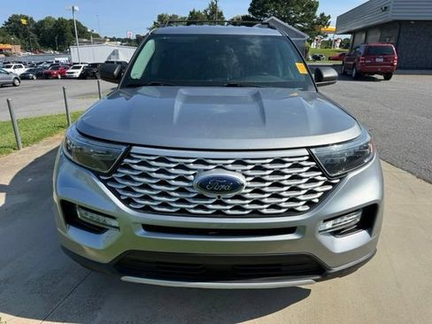 Used 2024 Ford Explorer XLT w/ Equipment Group 202A AWD/4WD image 3