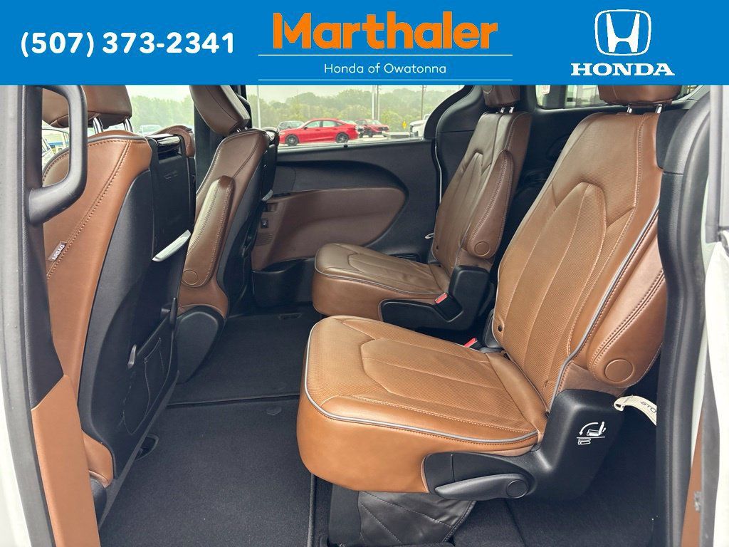 Used 2020 Chrysler Pacifica Limited w/ Tire & Wheel Group FWD image 12