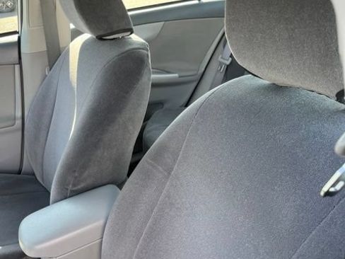 Used 2010 Toyota Corolla LE FWD image 5