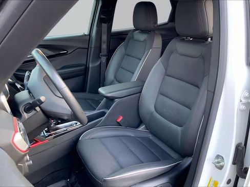 Used 2023 Chevrolet TrailBlazer RS w/ Sun and Liftgate Package FWD image 7