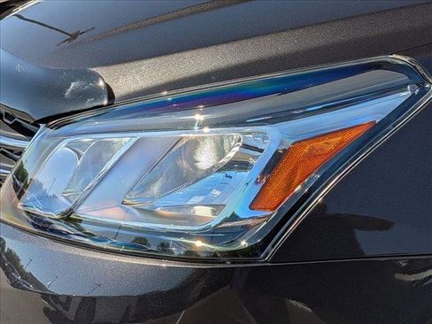 Used 2017 Chevrolet Traverse LT FWD image 9