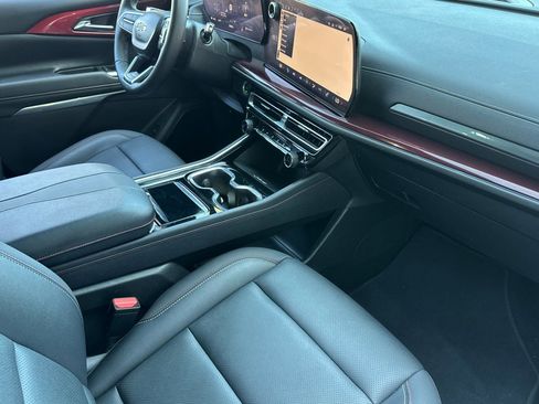 Used 2025 Chevrolet Traverse Z71 image 21