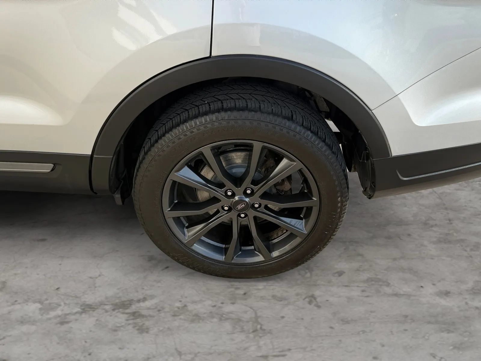 Used 2019 Ford Explorer XLT w/ Equipment Group 202A AWD/4WD image 44