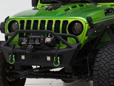 Used 2018 Jeep Wrangler Unlimited Sahara w/ Uconnect 4C Nav & Sound Group AWD/4WD image 13