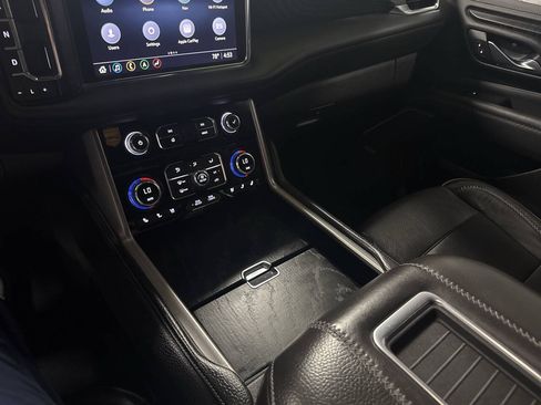 Used 2021 GMC Yukon Denali w/ Denali Premium Package AWD/4WD image 26