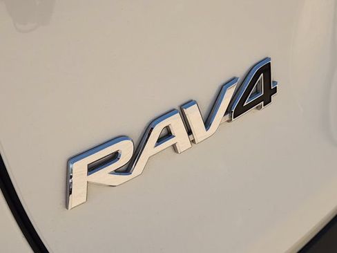 Used 2022 Toyota RAV4 Limited FWD image 7