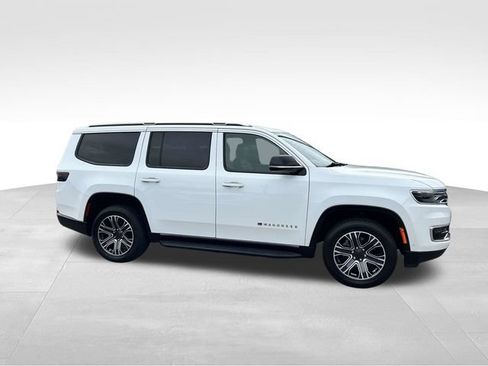 Used 2024 Jeep Wagoneer Series II w/ Flexible Seating Group RWD image 2