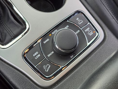 Used 2018 Jeep Grand Cherokee High Altitude AWD/4WD image 24