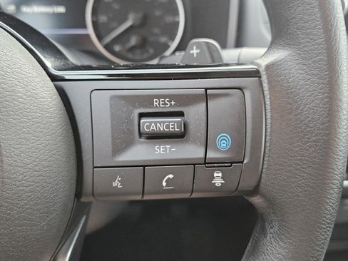 Used 2023 Nissan Rogue SV image 13