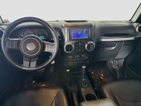 Used 2018 Jeep Wrangler Unlimited Rubicon w/ Cold Weather Group AWD/4WD image 17