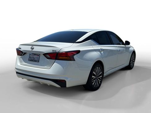 Used 2023 Nissan Altima 2.5 SV FWD image 5