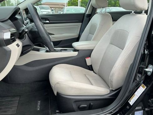Used 2025 Nissan Altima 2.5 SV FWD image 14