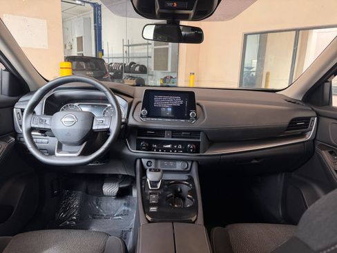 Used 2026 Nissan Rogue SV FWD image 28