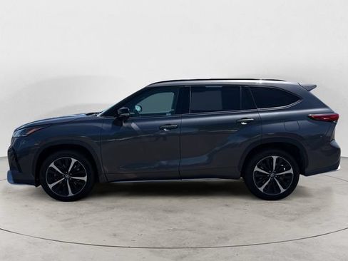 Used 2021 Toyota Highlander XSE AWD/4WD image 2