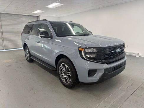 New 2026 Ford Expedition Active image 3