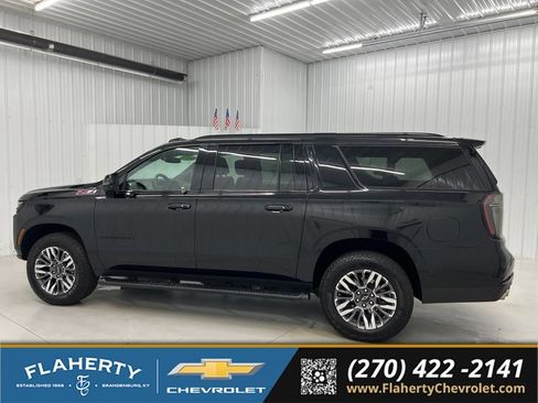 Used 2025 Chevrolet Suburban Z71 w/ Comfort Package AWD/4WD image 5