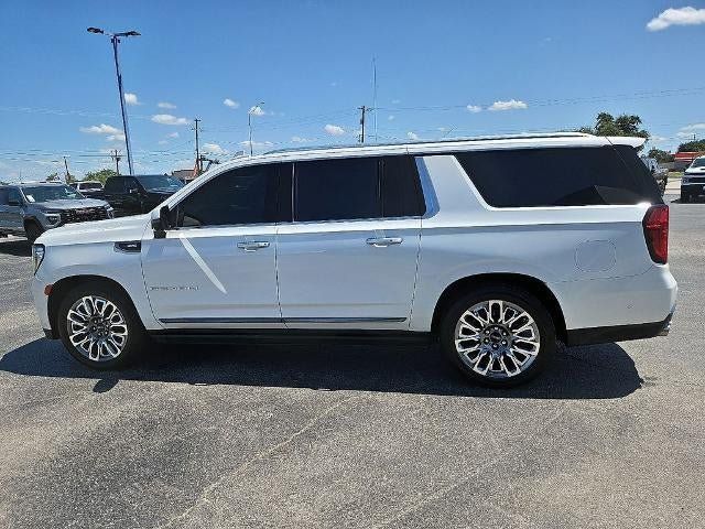 Used 2024 GMC Yukon XL Denali Ultimate AWD/4WD image 3