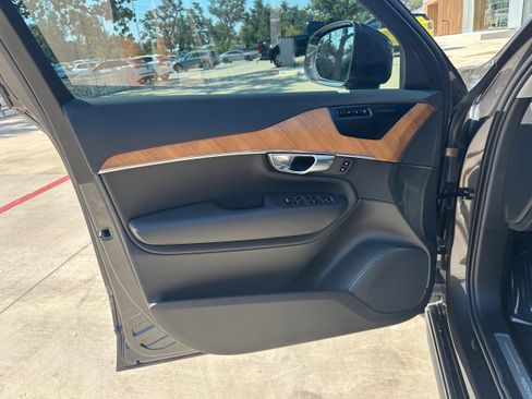 Certified 2023 Volvo XC90 T8 Plus image 23