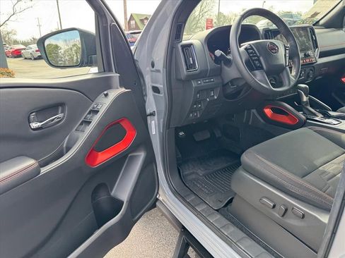 Certified 2025 Nissan Frontier PRO-4X w/ Pro Convenience Package AWD/4WD image 14