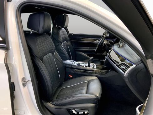 Used 2022 BMW 750i xDrive w/ Luxury Rear Seating Package AWD/4WD image 8